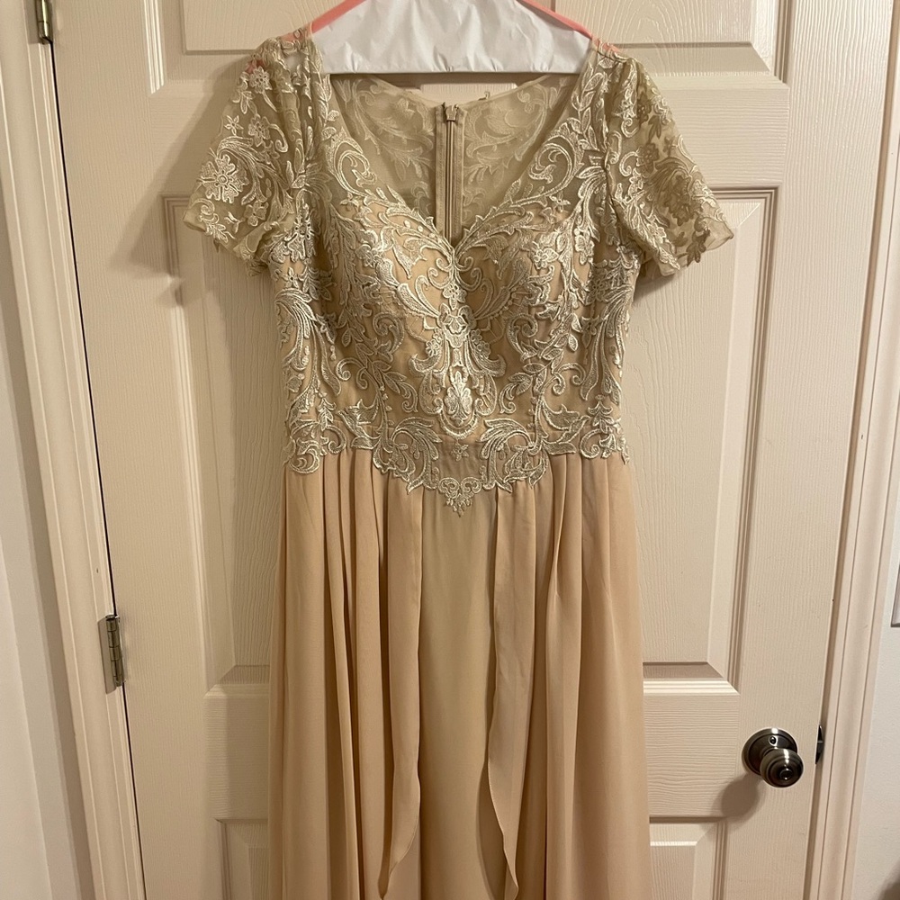 A-Line V-neck Floor-Length Chiffon Lace Bridesmaid Dress- Size 8 Petite